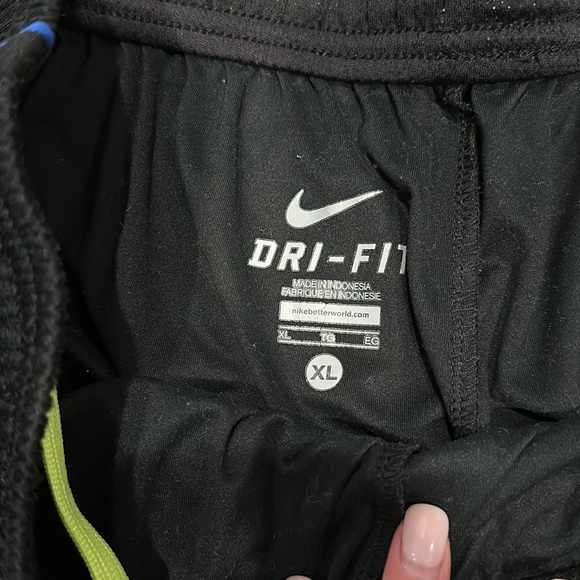 Men’s Nike dri fit shorts black blue green - Picture 4 of 6